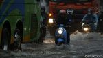 Diguyur Hujan Lebat, Jalan Komsen Jati Asih Banjir