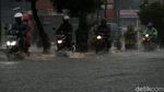 Diguyur Hujan Lebat, Jalan Komsen Jati Asih Banjir