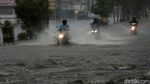 Diguyur Hujan Lebat, Jalan Komsen Jati Asih Banjir