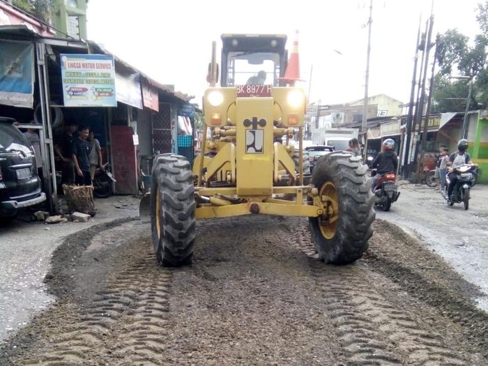Jalan rusak di Medan, Sumatera Utara (Istimewa)