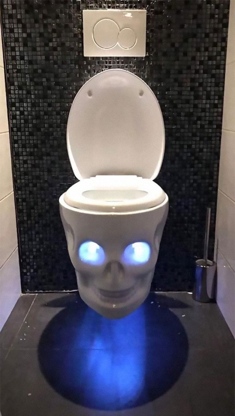 Karya-karya berikut ini sangat cantik, tapi juga bisa bikin bingung saat melihatnya. Mulai desain yang nyeleneh sampai bagaimana membersihkannya.