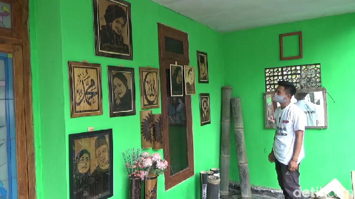lukisan ukir bambu