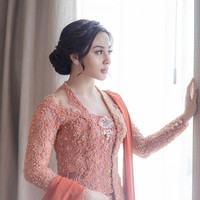 Pemilik nama asli Margin Winaya Hermawan ini sendiri dikenal sebagai aktris dan model kelahiran Bandung. Memiliki wajah cantik menawan ternyata Margin berdarah Pakistan Indonesia. Foto: Instagram @aldiphoto