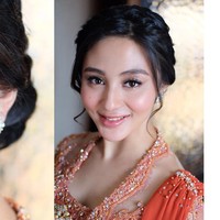 Memilih warna-warna lembut untuk acara lamaran Margin Wieheerm dan Ali Syakieb, wanita yang dikenal sebagai aktris ini terlihat segar. Foto: Instagram @ryanogilvy