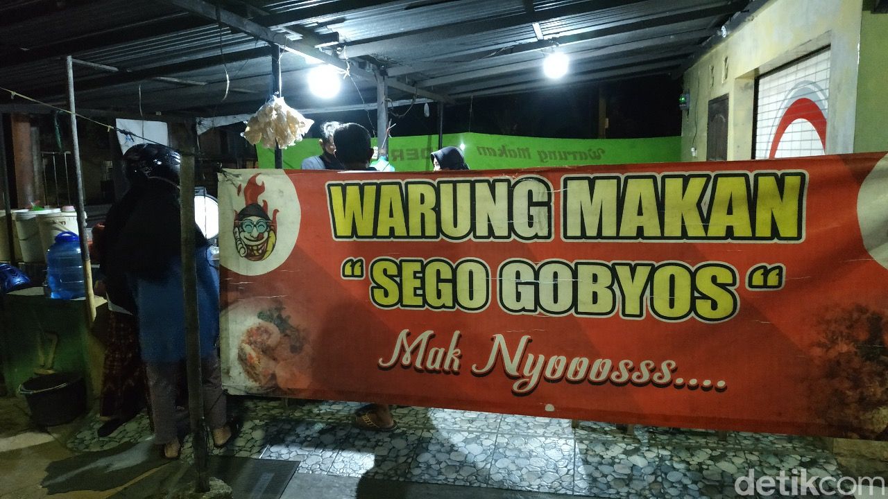 Pedas Nikmat! Sayur Babat dan Ikan Laut Buatan Warung Sego Gobyos Pacitan