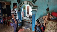 Hampir setiap RT di RW 15 Kampung Tambaklorok terdapat rumah pendek. 