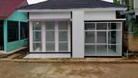 Untuk material yang digunakan salah satunya menggunakan komponen sandwich panel produksi pabrikan lokal PT Alsun Suksesindo di Bekasi, Jawa Barat. Menurut Rudy Kesuma, Direktur Alsun Suksesindo, produk yang digunakan untuk RKTH ini memiliki keunggulan maupun kelebihan secara material maupun dikaitkan dengan situasi pandemi COVID-19.Foto: Rumah Tahan Gempa (Istimewa)