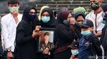Suasana Haru Iringi Pemakaman Praka Anumerta Roy Vebrianto