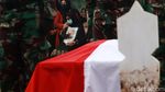 Suasana Haru Iringi Pemakaman Praka Anumerta Roy Vebrianto