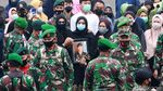 Suasana Haru Iringi Pemakaman Praka Anumerta Roy Vebrianto