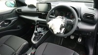 Kendati bagian eksterior dan rangka ringsek, bagian mesin dan interior, khususnya kursi masih utuh dan bisa diselamatkan. Foto: WapCar