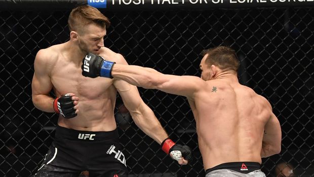 ABU DHABI, UNITED ARAB EMIRATES - JANUARY 23: In this handout image provided by the UFC, (R-L) Michael Chandler punches Dan Hooker of New Zealand in a lightweight fight during the UFC 257 event inside Etihad Arena on UFC Fight Island on January 23, 2021 in Abu Dhabi, United Arab Emirates. (Photo by Jeff Bottari/Zuffa LLC via Getty Images)