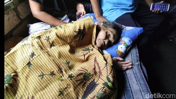 viral video nenek di lamongan sebatang kara