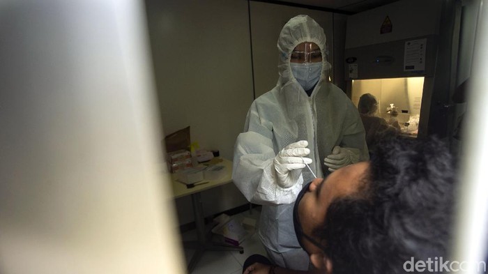 Ada Laboratorium Mini untuk Tes Swab Antigen Pegawai di BPKP Badan Pengawasan Keuangan dan Pembangunan (BPKP) hadirkan laboratorium mini-layanan tes swab antigen bagi para pegawai. Hal itu dilakukan guna cegah COVID-19.