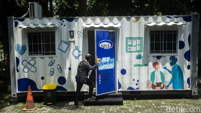 Badan Pengawasan Keuangan dan Pembangunan (BPKP) hadirkan laboratorium mini-layanan tes swab antigen bagi para pegawai. Hal itu dilakukan guna cegah COVID-19.