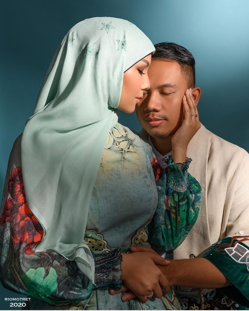 Aksi Seru Makan Bersama ala Vicky Prasetyo dan Kalina