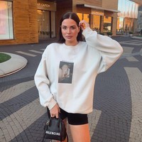 Busananya pun tentu tak kalah mewah. Tas Balenciaga hingga Hermes, jaket Hermes hingga Chanel kerap menemani penampilannya. (Foto: Instagram/@mil_anna)