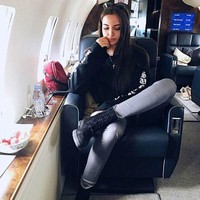 Di Instagram, Anna Milyavskaya tak sungkan untuk membagikan gaya hidupnya yang mewah. Salah satunya bepergian dengan jet pribadi. (Foto: Instagram/@mil_anna)