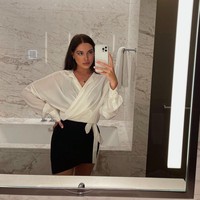 Lulus dari sekolah asrama, ia dikabarkan melanjutkan pendidikan di Regents University, salah satu kampus bergengsi di Inggris. Untuk biaya kuliah per tahun saja mencapai 40 ribu pound atau sekitar Rp 768 juta. (Foto: Instagram/@mil_anna)