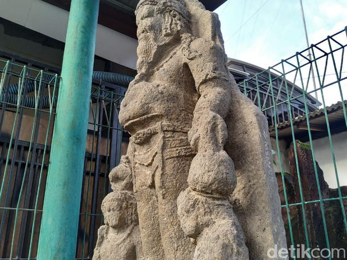 Arca Rsi Agastya di blitar