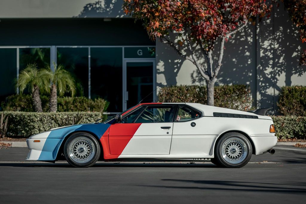 BMW M1 Bekas Paul Walker Dilelang