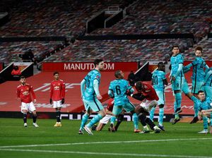 Tendangan Bebas Bruno Fernandes Brilian!