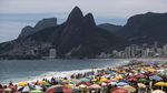 Duh! Pantai Brasil di Lockdown Lagi