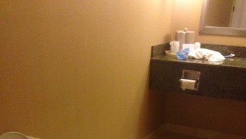 Jaraknya kejauhan nih. Foto: Boredpanda