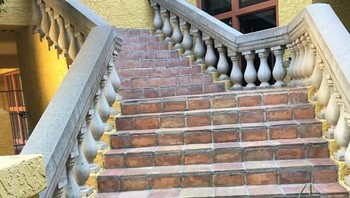 Lalu fungsi adanya tangga buat apa kalo begini? Foto: Boredpanda