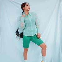 Bahkan untuk membuktikan bahwa tuduhan warganet salah, Joana sempat bertanya bagaimana jika dirinya membuat tato kalimat yang sama tetapi dalam bahasa yang berbeda. Seperti dalam bahasa Jepang atau Korea. Foto: Instagram/@dj.joana