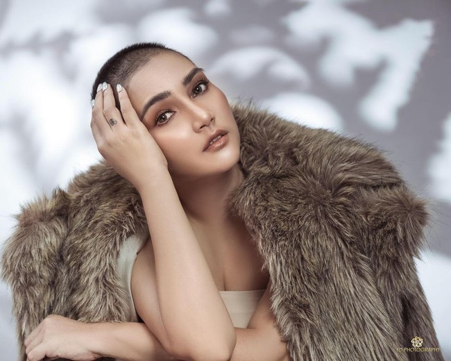 The real beauty is from inside, not outside.. tulis Feby Febiola pada caption foto. Foto: Instagram/@febyfebiola_ @fdphotographybeauty