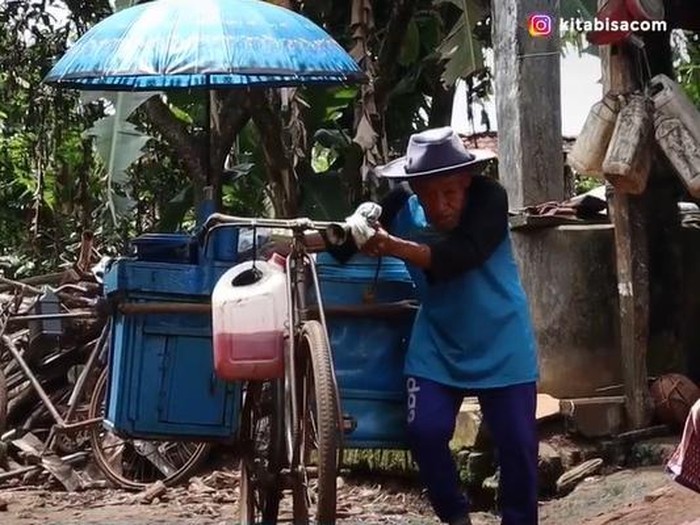 Demi Bisa Pergi Haji, Kakek Jariman Semangat Jualan Es Cendol