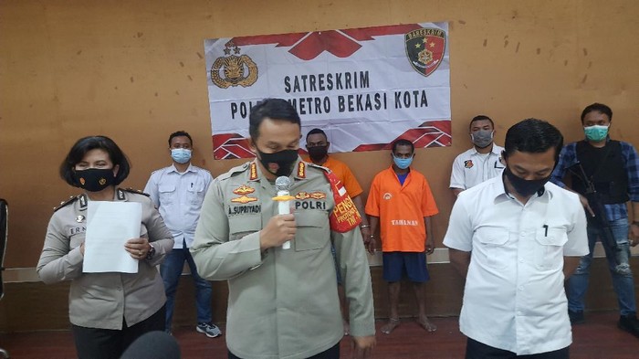 Kapolres Metro Bekasi Kota, Kombes Pol Aloysius Supriyadi saat jumpa pers soal bentrokan ormas (Foto: Fathan/detikcom)