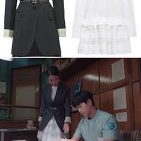 Penonton drama Korea It’s Okay Not to Be Okay kerap dibuat terpana dengan penampilan Ko Moon Young yang patut dapat gelar karakter drakor paling fashionable di 2020. Ko Moon Young yang diperankan Seo Ye Ji kerap tampil anggun seperti dalam episode 12, saat memadukan dua koleksi Prada. Blazer hitam-nya yang dibanderol Rp 31,8 juta sementara dress nya seharga Rp 27,5 juta. Foto: Dok Burberry, Netflix