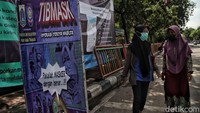 Sejumlah upaya telah dilakukan pemerintah untuk menangani dan menanggulangi virus Corona yang kini menjadi pandemi global tersebut. Salah satunya dengan melakukan sosialisasi penerapan protokol kesehatan di berbagai daerah Indonesia.