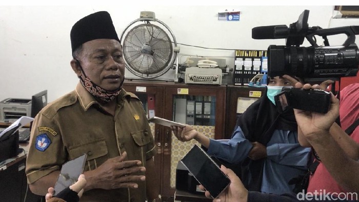 Kepala SMK Negeri 2 Padang, Rusmadi,