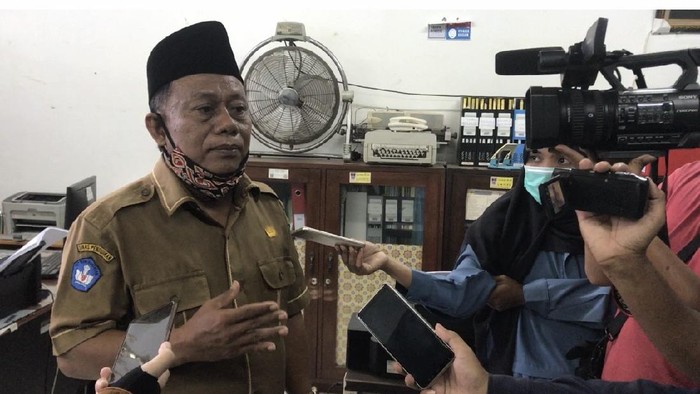 Kepala SMK Negeri 2 Padang, Rusmadi (Jeka-detikcom)