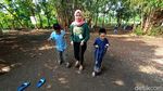Di Era Gadget, Anak-anak Ini Malah Asyik Main Permainan Tradisional