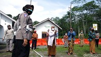 Senam untuk Lansia juga bertujuan untuk mengurangi kebosanan serta trauma healing selama di barak pengungsian.