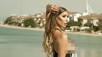 Jenna memang tak bisa lepas dari Pantai. Di Dubai, Jenna puas main ke pantai. (Instagram/Jenna Bentley)