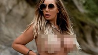 Model playboy ini memang sangat senang mengenakan bikini. (Instagram/Jenna Bentley)