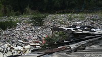 Pemkot Bekasi pun akan menggandeng Kementerian Lingkungan Hidup dan Kehutanan (KLHK) untuk melakukan penutupan lahan tersebut.
