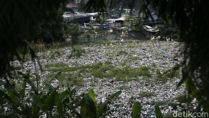 Melihat Tumpukan Sampah yang Bikin Resah Warga Bekasi Lautan sampah seluas lapangan bola di pinggir Tol JORR, Kampung Caman Utara, Kota Bekasi, viral di Medsos. Tumpukan sampah itu berada tidak jauh dari pemukiman.