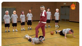 Solskjaer jadi dipuji, di sini dia mengajari bagaimana menaklukkan Klopp. Foto: istimewa