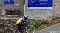 Terkait dengan namanya, menurut warga setempat tanjakan yang memiliki tingkat kemiringan cukup ekstrem itu sebenarnya bernama Tanjakan Legok Picung. Disebut Tanjakan Cijengkol karena berada di dekat Jalan Cijengkol.