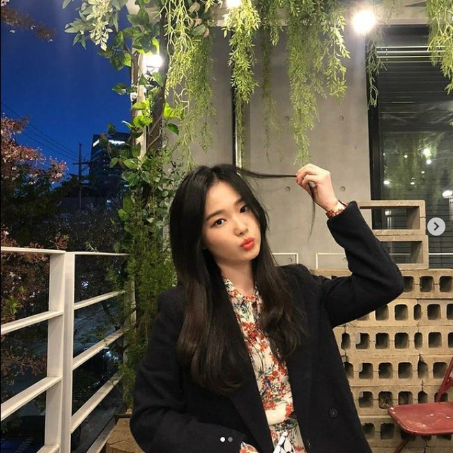 Dalam drakor True Beauty, ia berperan sebagai Joo Hye Min, yang sering menjadi korban bully bersama Ju Kyung (pemain Moon Ga Young) di SMA Yongpa. Foto: Dok. Instagram @twin99yj