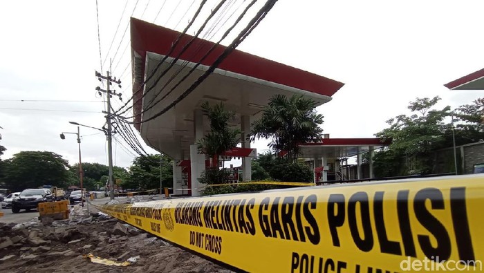 pipa gas bocor terbakar di dekat SPBU Margomulyo