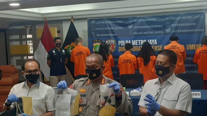 Polda Metro tangkap 8 orang pembuat-pengguna surat swab palsu
