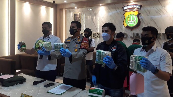 Polres Jakbar tangkap bandar dengan barang bukri 6 Kg sabu