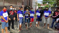 Para tersangka pun dihadirkan saat prarekonstruksi itu digelar. Para tersangka yang hadir yakni Susanto (39) warga Gayamsari Semarang, Rahmat (39), Frans Panjaitan (36), dan Maftuhi (25) warga Bumijaya, Lampung Tengah. Kemudian Vidi Kondian (30) warga Mekar Jaya, Lampung Tengah dan Moch Agus Irawan (38) warga Bandarjo, Ungaran, Kabupaten Semarang.